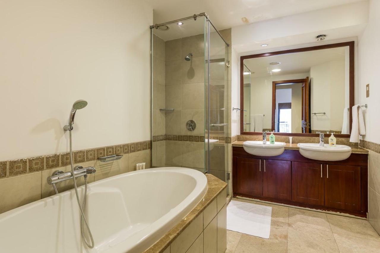 Beachfront Two Bedrooms On Palm Jumeirah By Deluxe Holiday Homes 迪拜 外观 照片